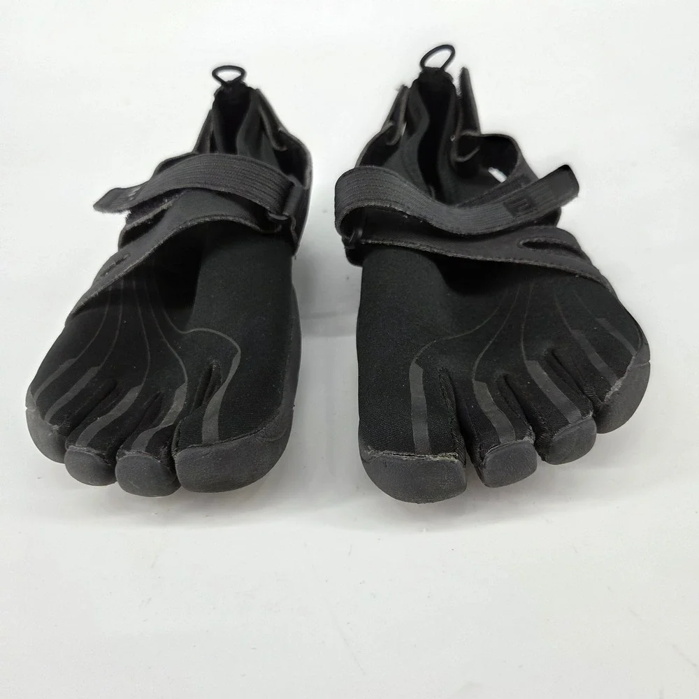 Fila Skele-Toes Kids Black Barefoot Water Shoes 21225610-3 Size 6.5Y